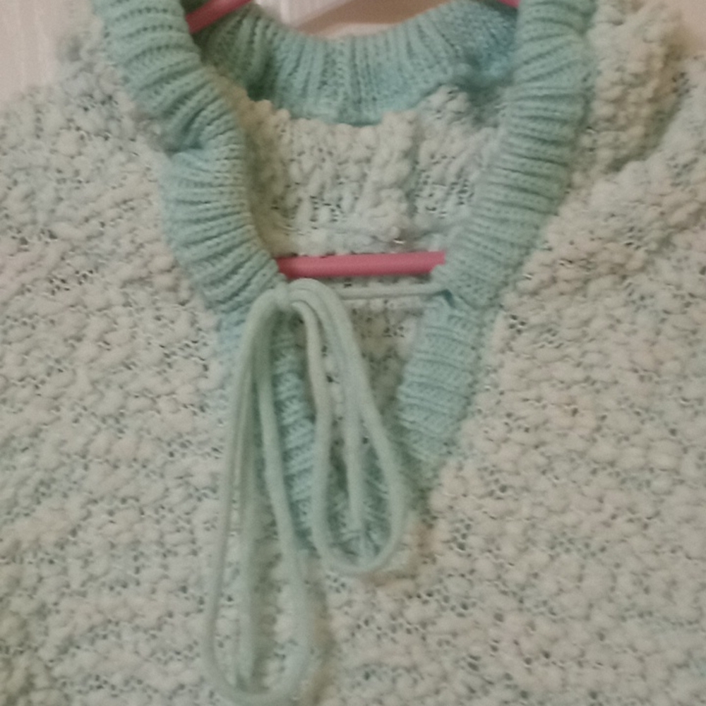 Sweater - Picture 4 of 4